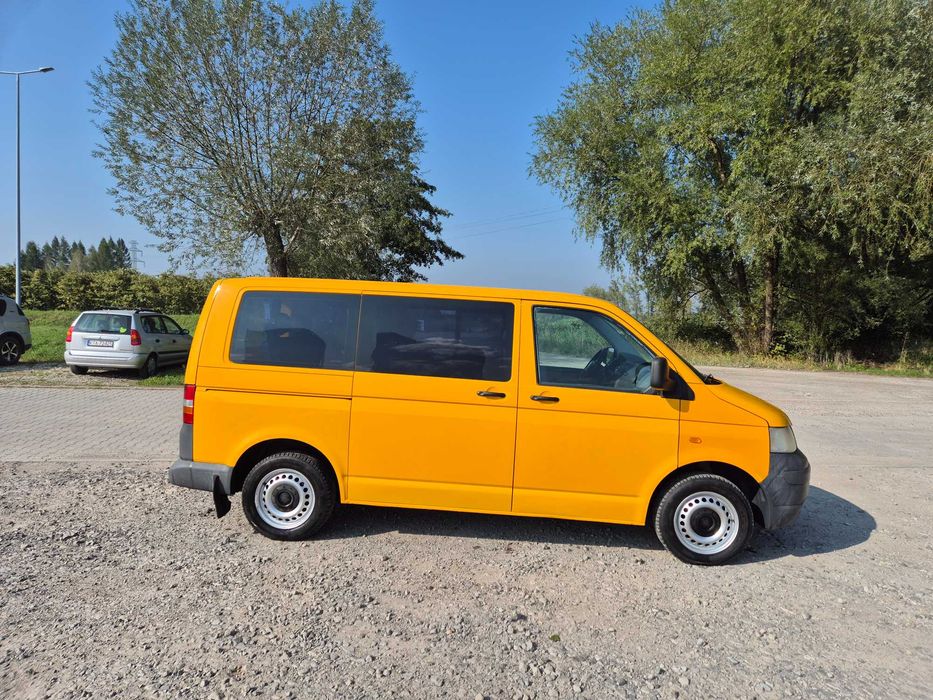 F-VAT 23%*Volkswagen Transporter T5*9 osób *SPRAWNA KLIMA*1 właściciel