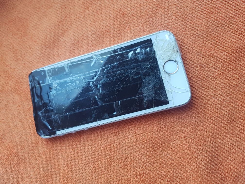 Продам iPhone se 2016 16GB silver!!!