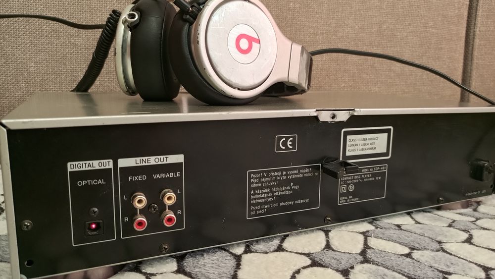 Sony cdp-461 / monster beats pro