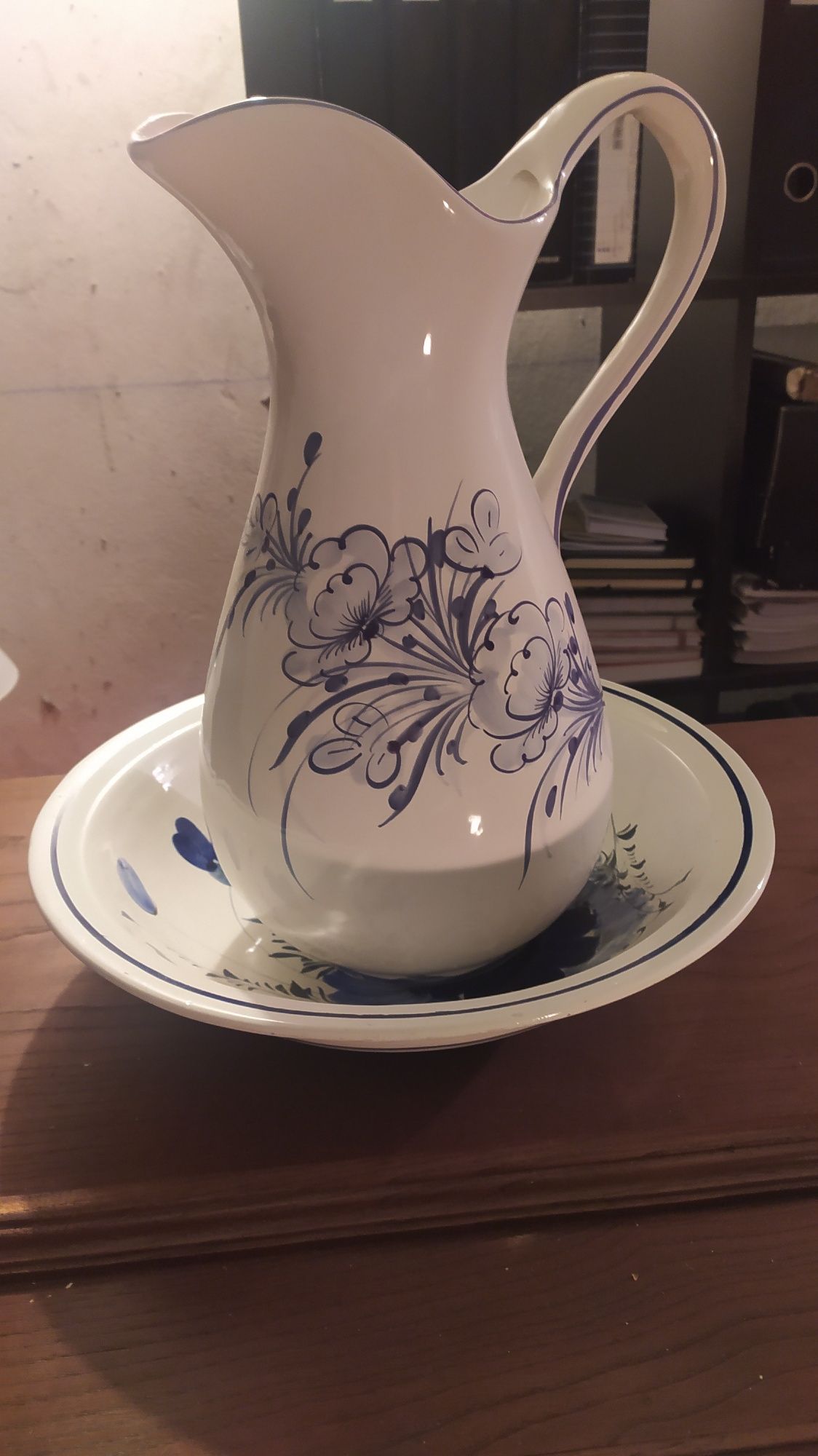 Lavatório antigo em porcelana pintado a mão