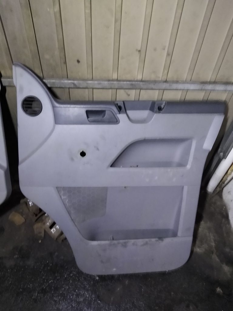 Boczek drzwi przód prawy VW T5