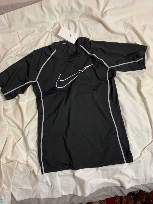 Футболка Nike pro m-l