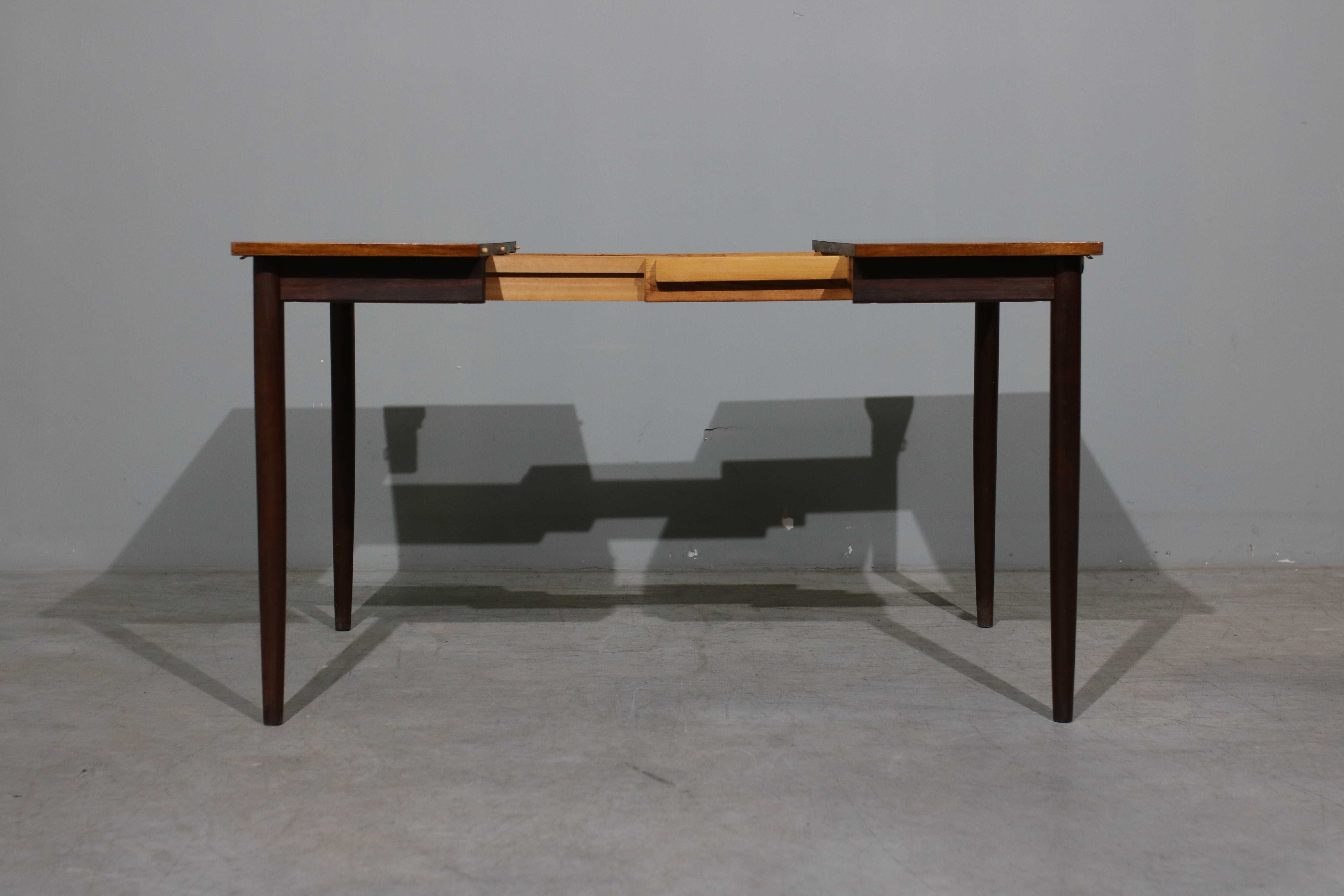 Mesa de jantar extensível em pau santo | Design Nórdico