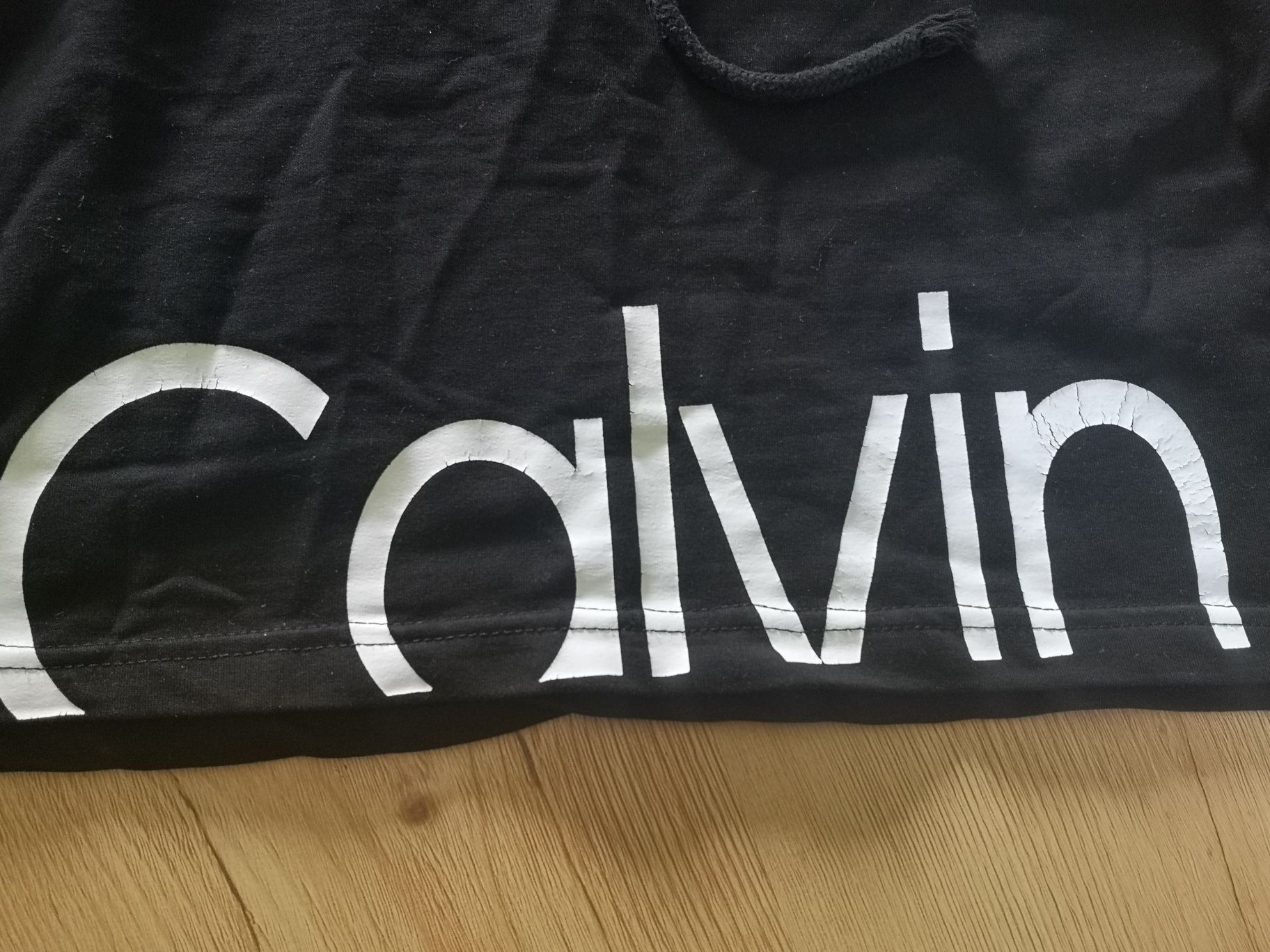 Krótka bluza z kapturem calvin klein