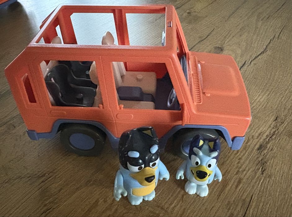 Samochód Bluey z 2 figurkami