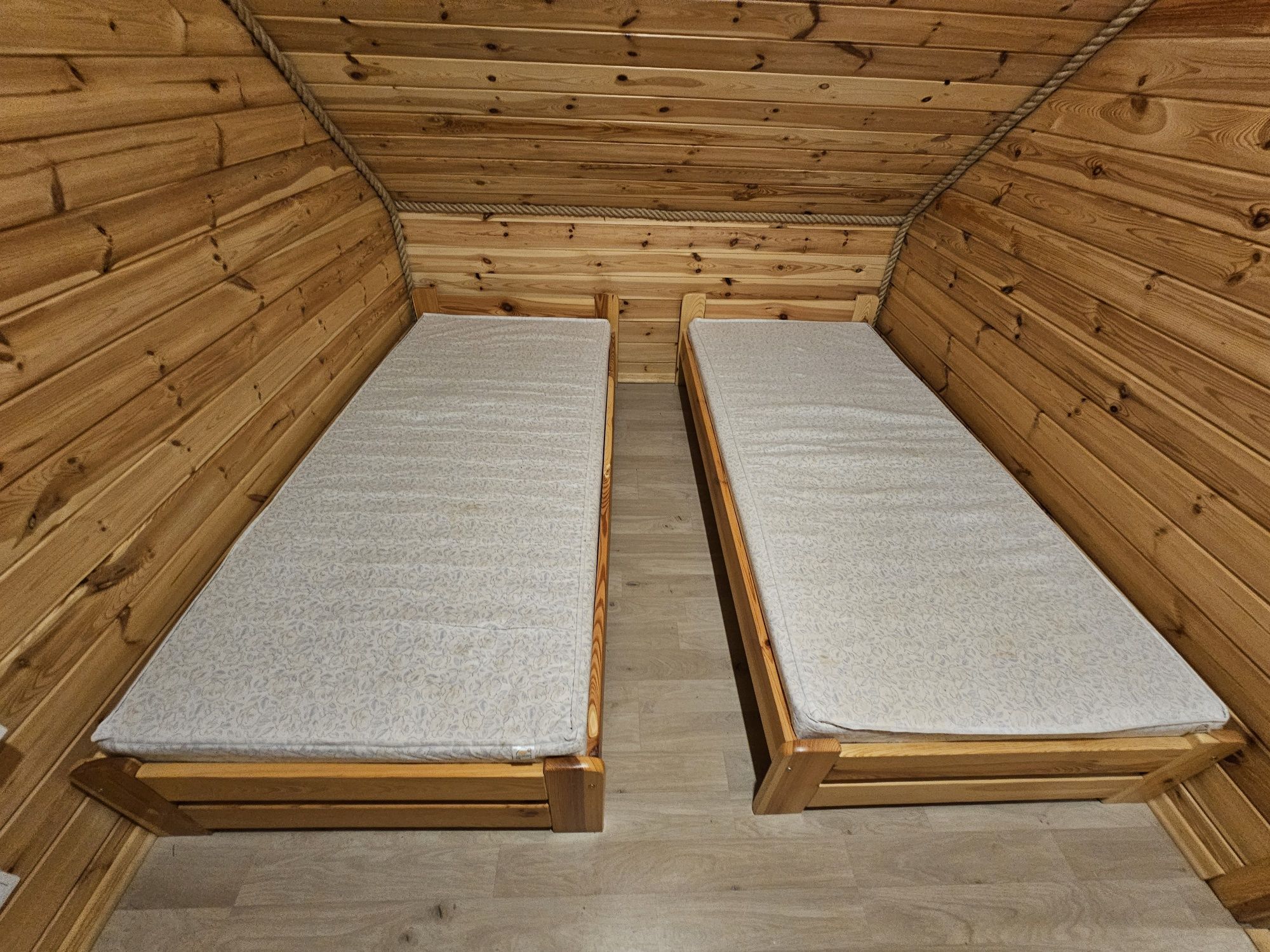 Łóżka sosnowe z materacem 90x200