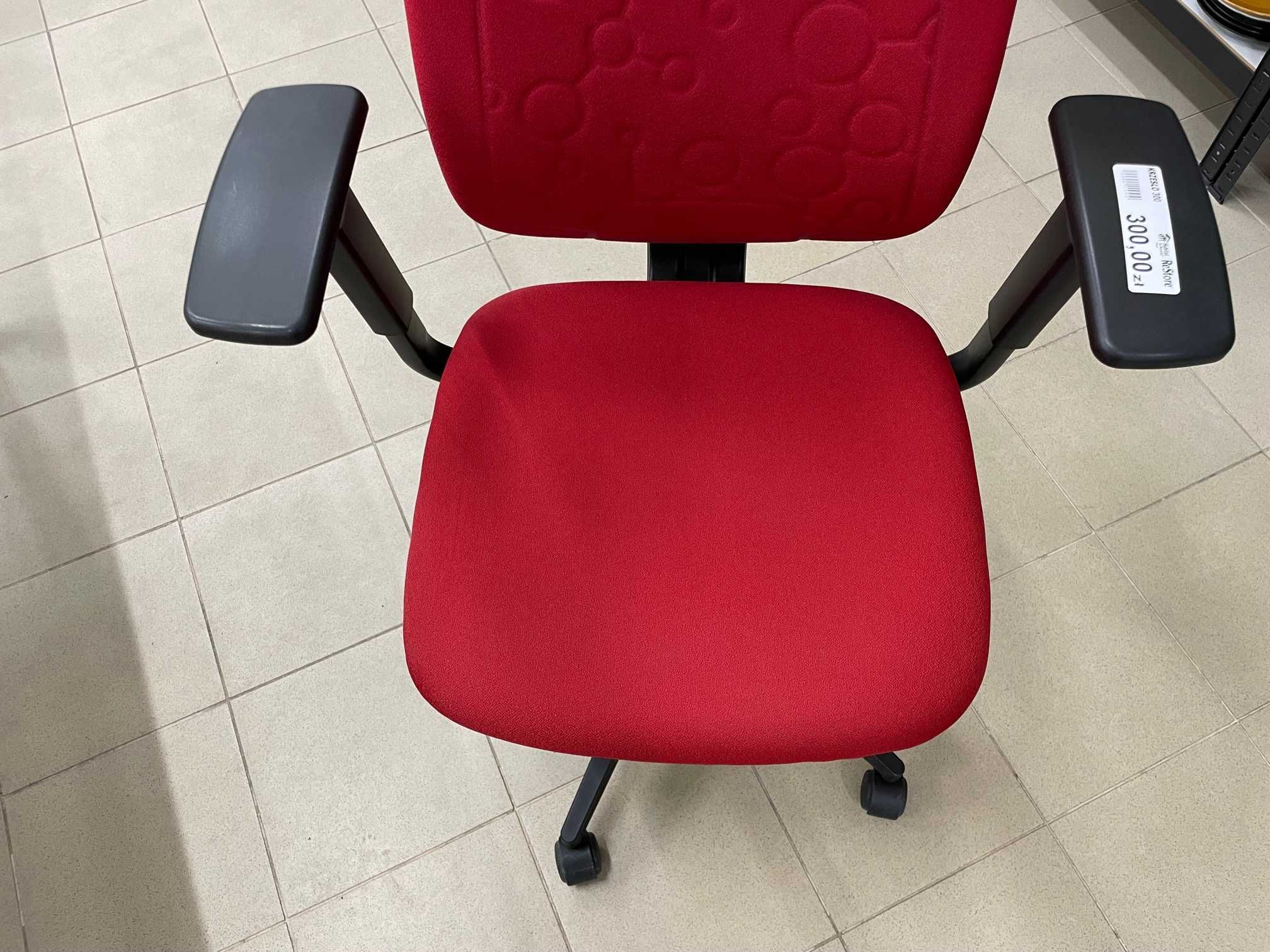 Kapitalny, czerwony fotel obrotowy firmy Steelcase Reply