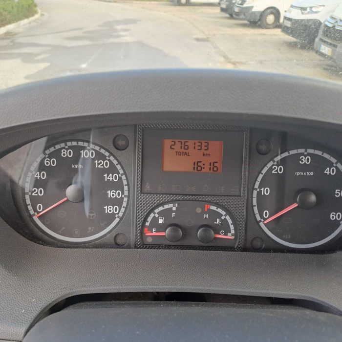 Fiat Ducato com plataforma para cadeira de rodas em bom estado