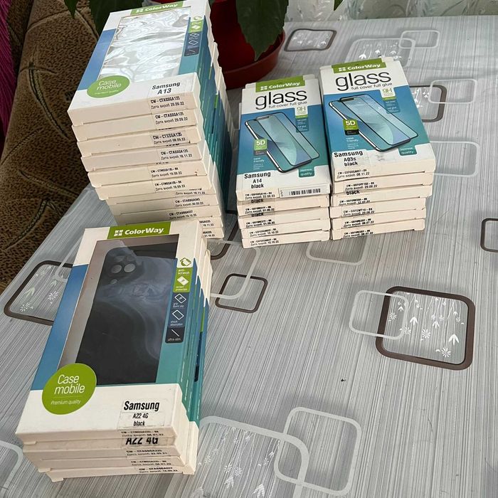 Чохли та захисні стікла.