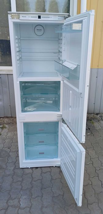 Вбудований холодильник з морозильною камерою Міле Miele KFN 37282 iD