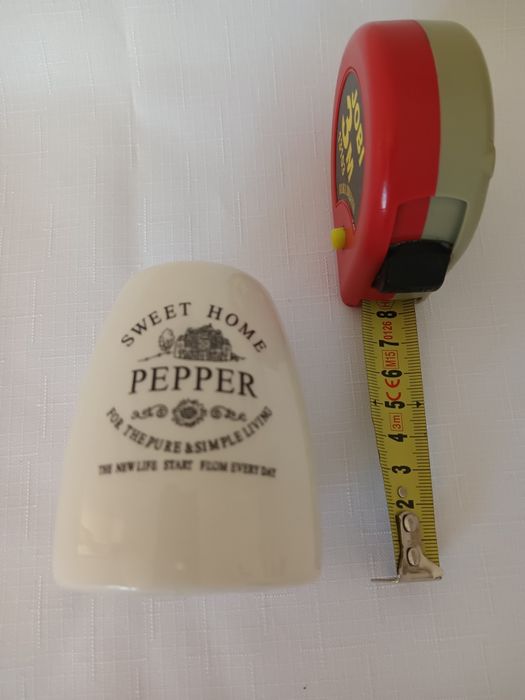 Pojemniki na sól i pieprz