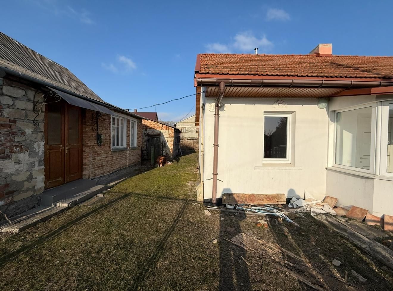 Два будинки за ціною одного в смт Великий Любінь, біля Львова.