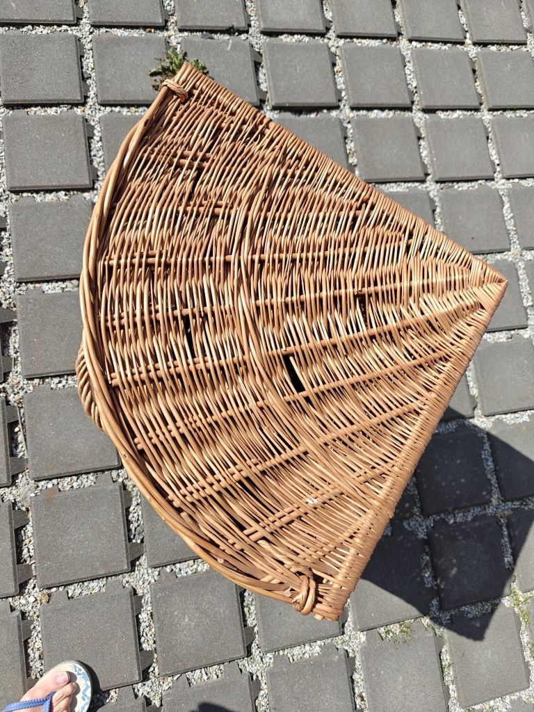 Kosz wiklinowy narożny