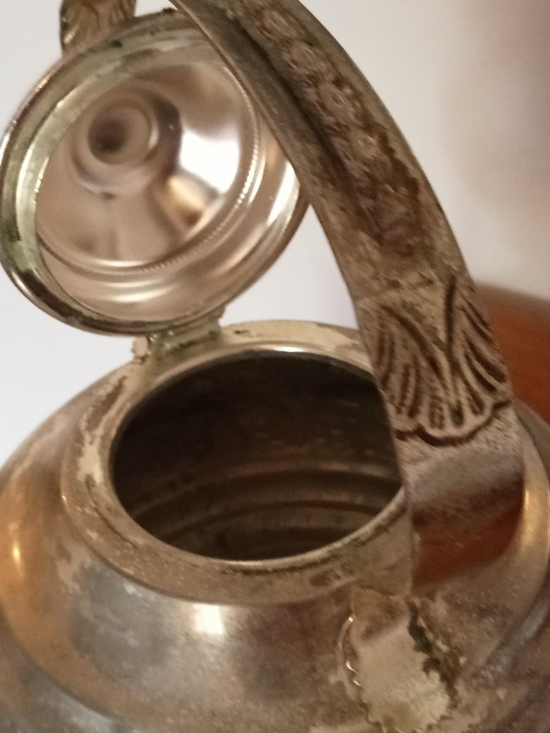 Vendo balde de gelo e chaleira em prata excelente estado