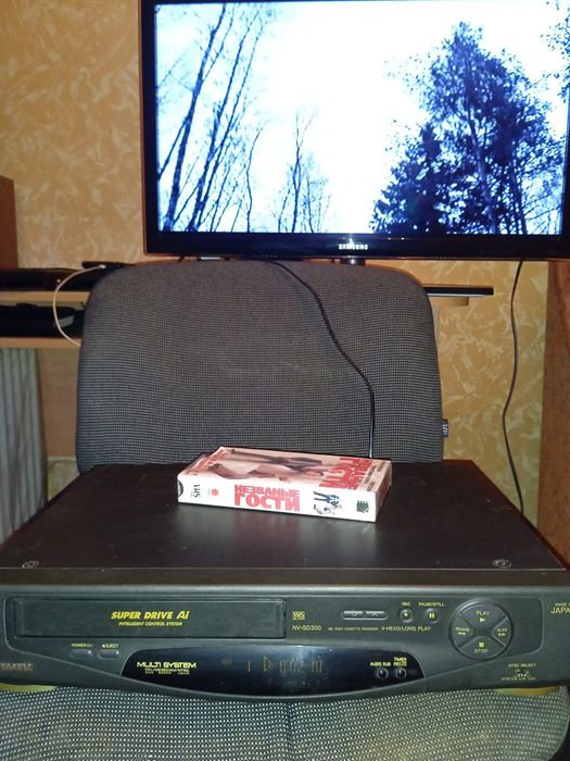 Відеомагнітофон панасонік