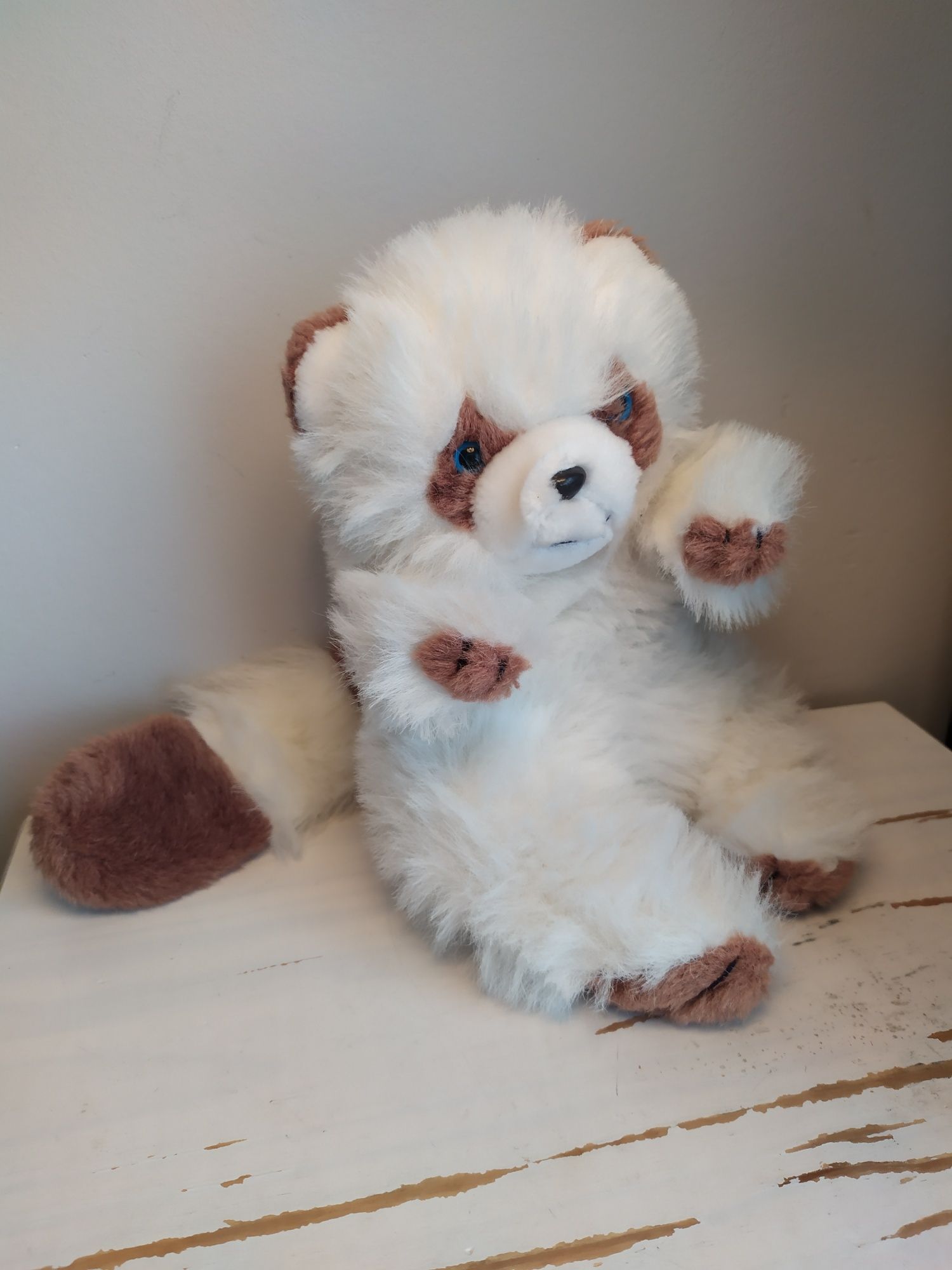 Biały szop pracz albinos Anna Club Plush vintage maskotka pluszak przy