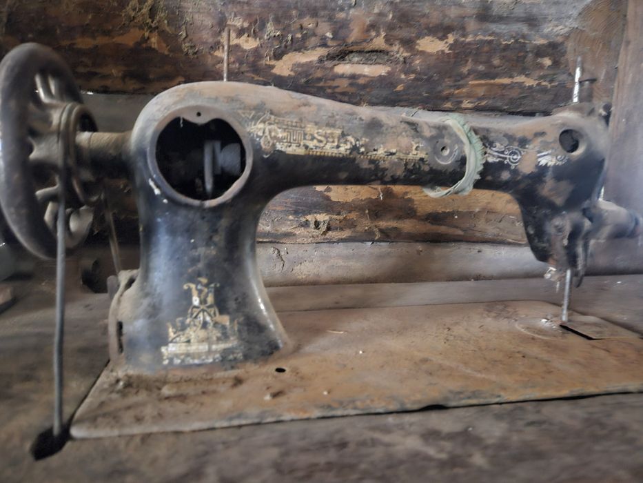 Швейна машинка Singer