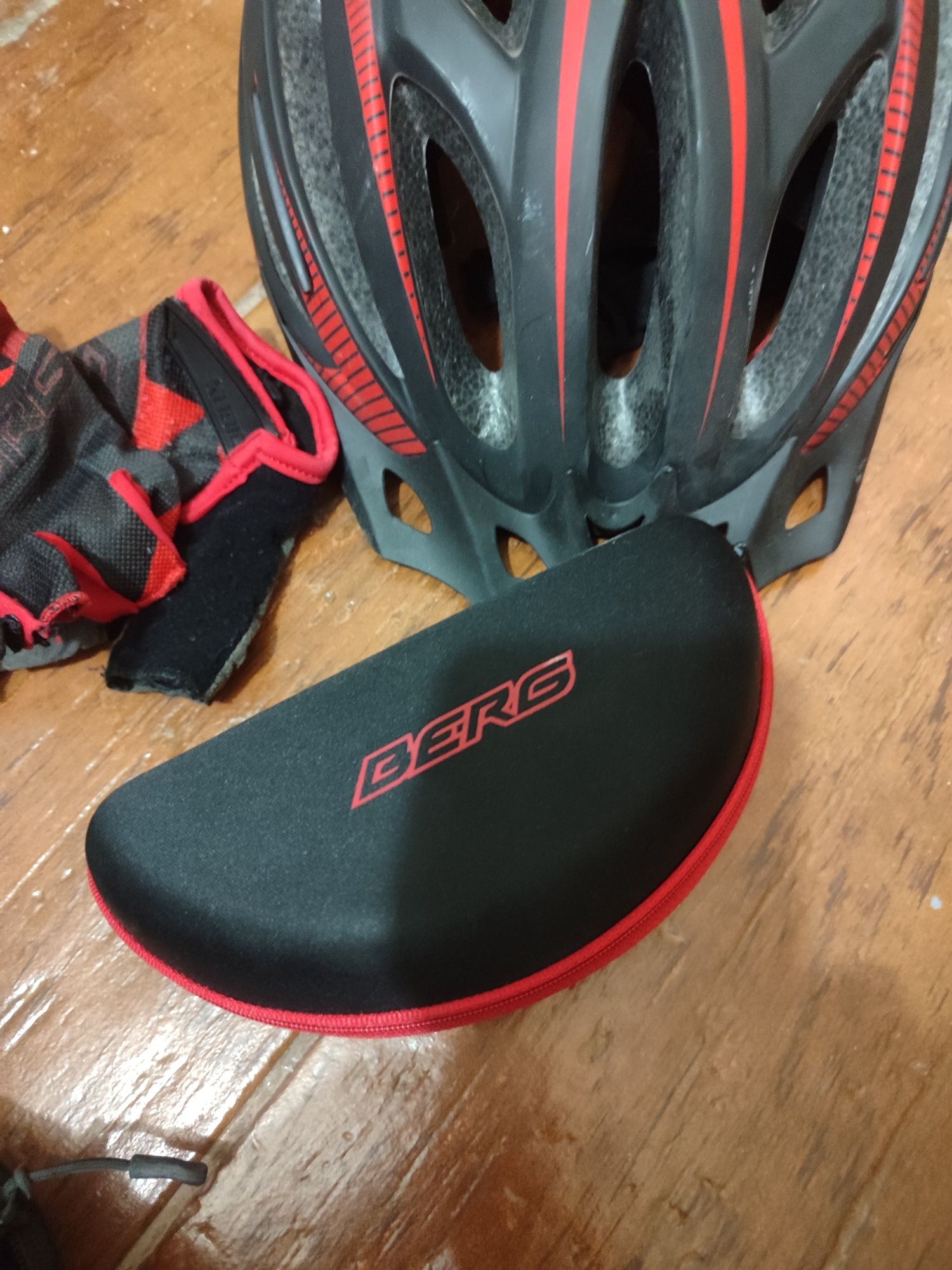 Capacete bicicleta berg óculos e  restantes acessórios