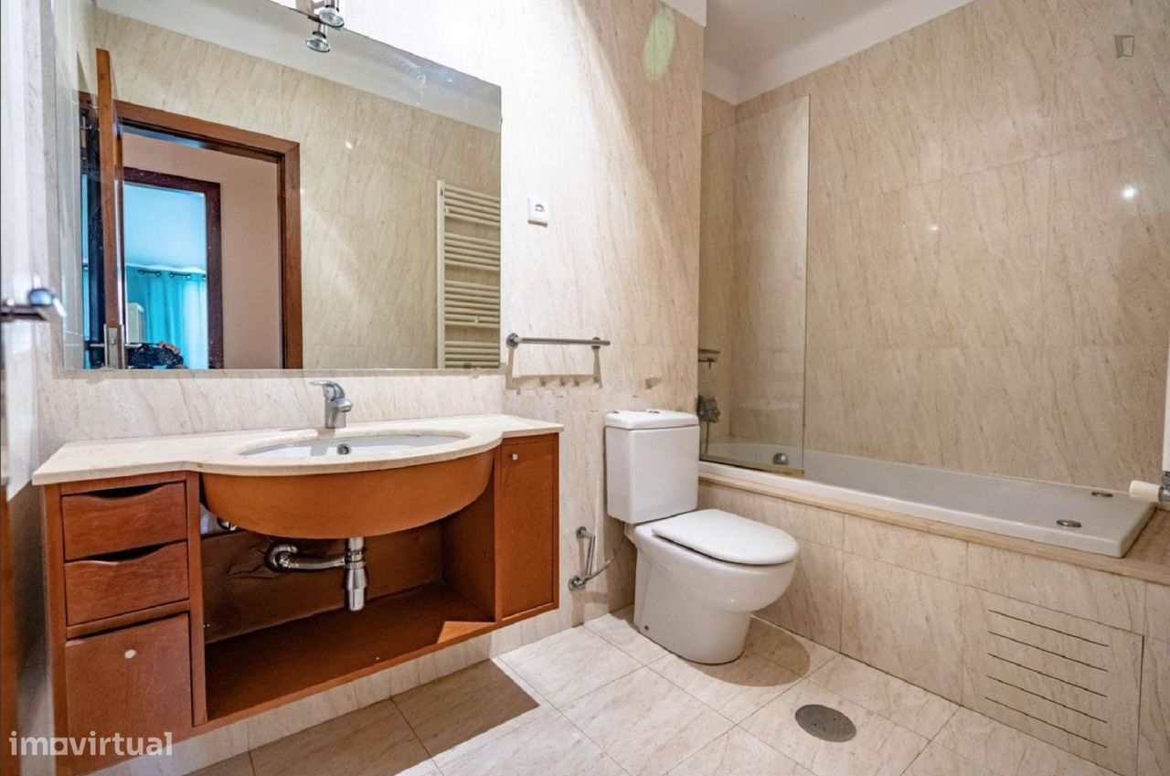 516983 - Quarto com cama de casal em...