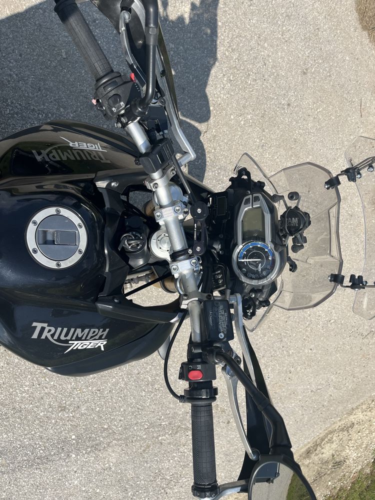 Sprzedam triumph tiger 800 ! Nowe opony , ori kufry !