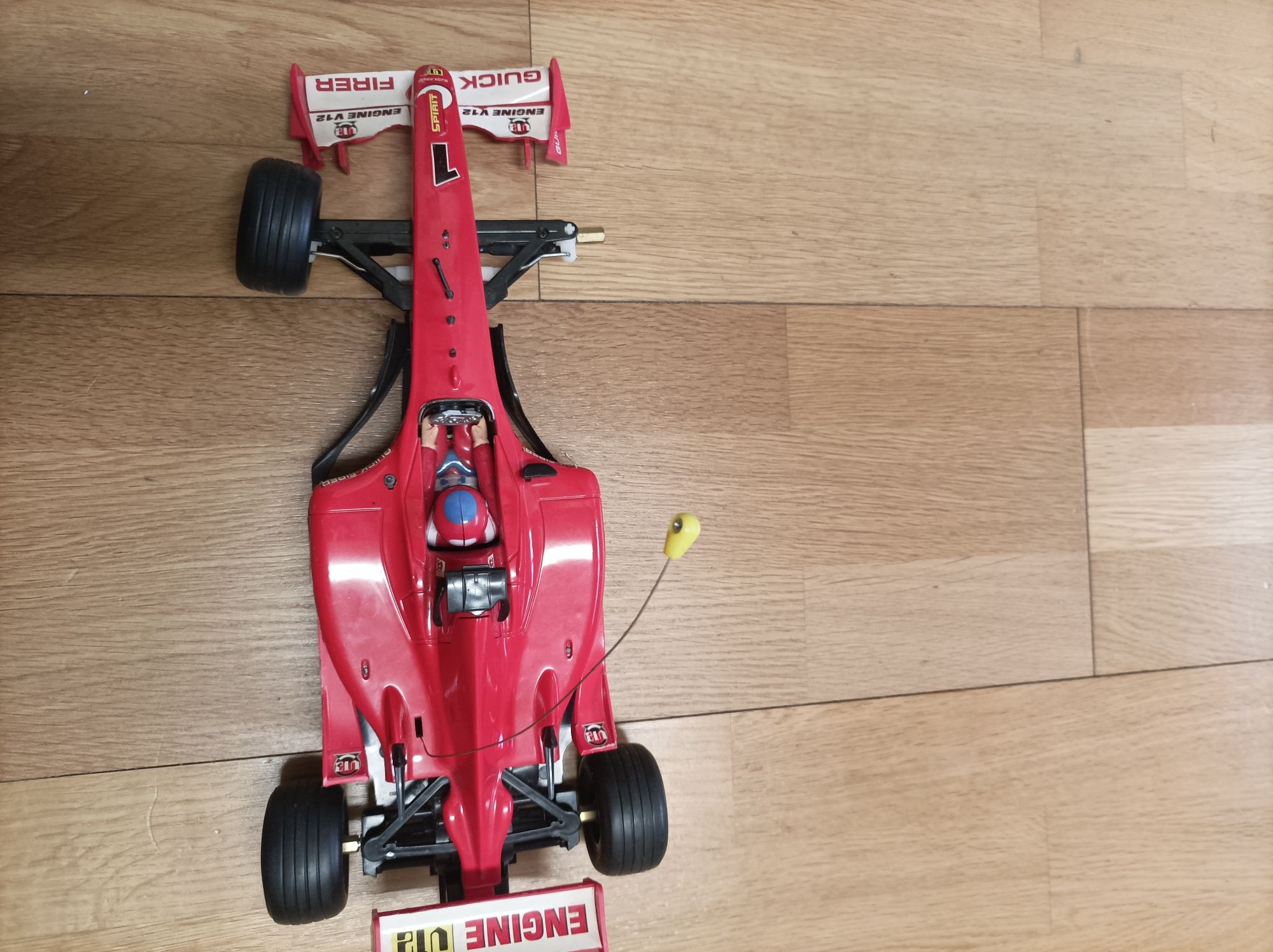 Carro brinquedo F1*