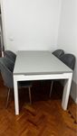 Mesa de jantar com 4 cadeiras