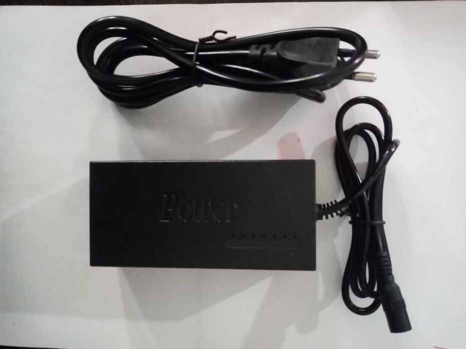 Зарядний універсальний пристрій для ноутбуків