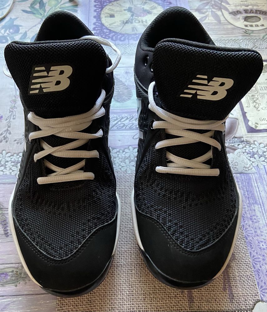Бутси New Balance 42 р.