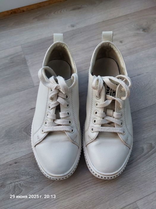 Женские лаковые туфли, кросовки