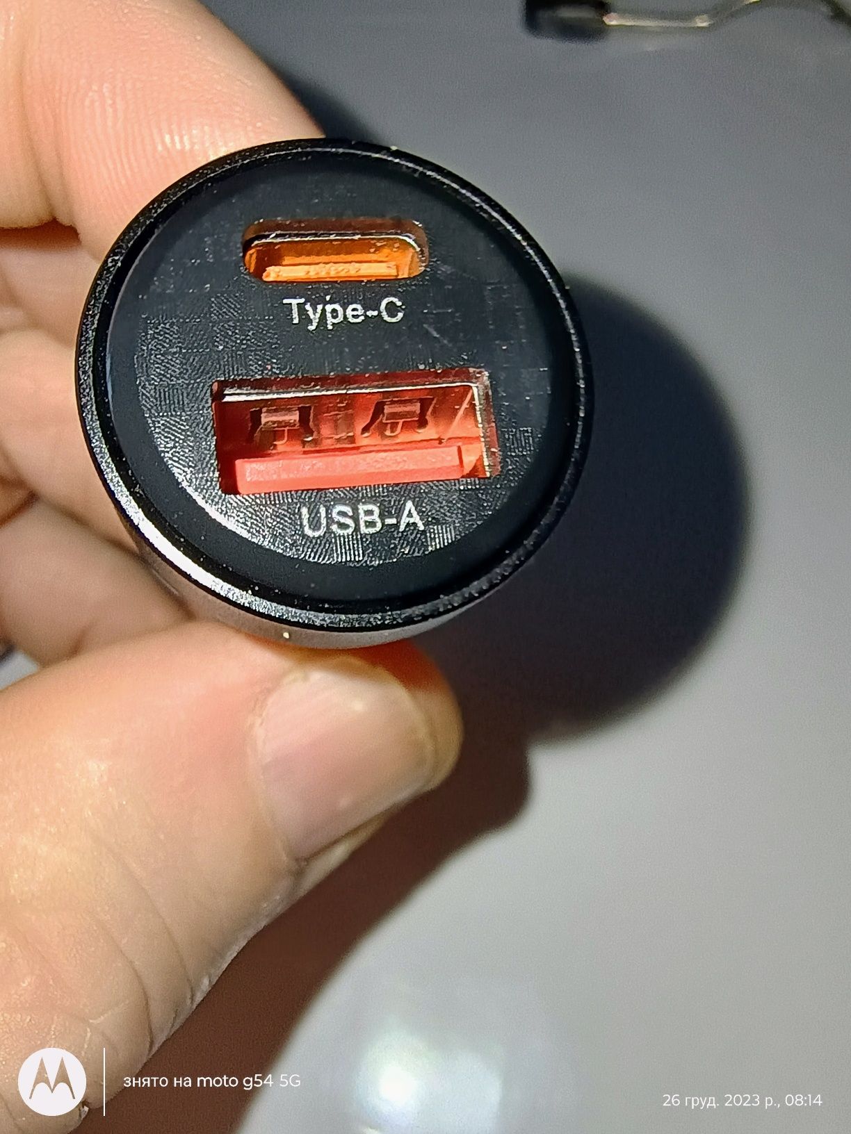 зарядное устройство с выходом USB и Type- С, 30W Toocki 
от фирмы Too