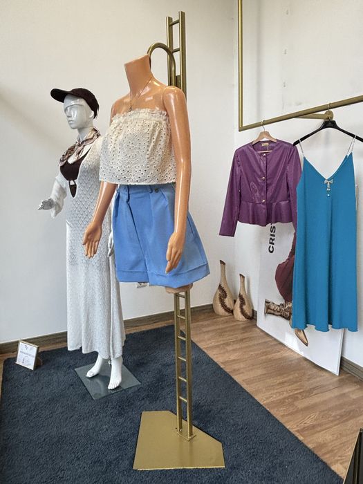 Manequim meio-corpo com estrutura metalica