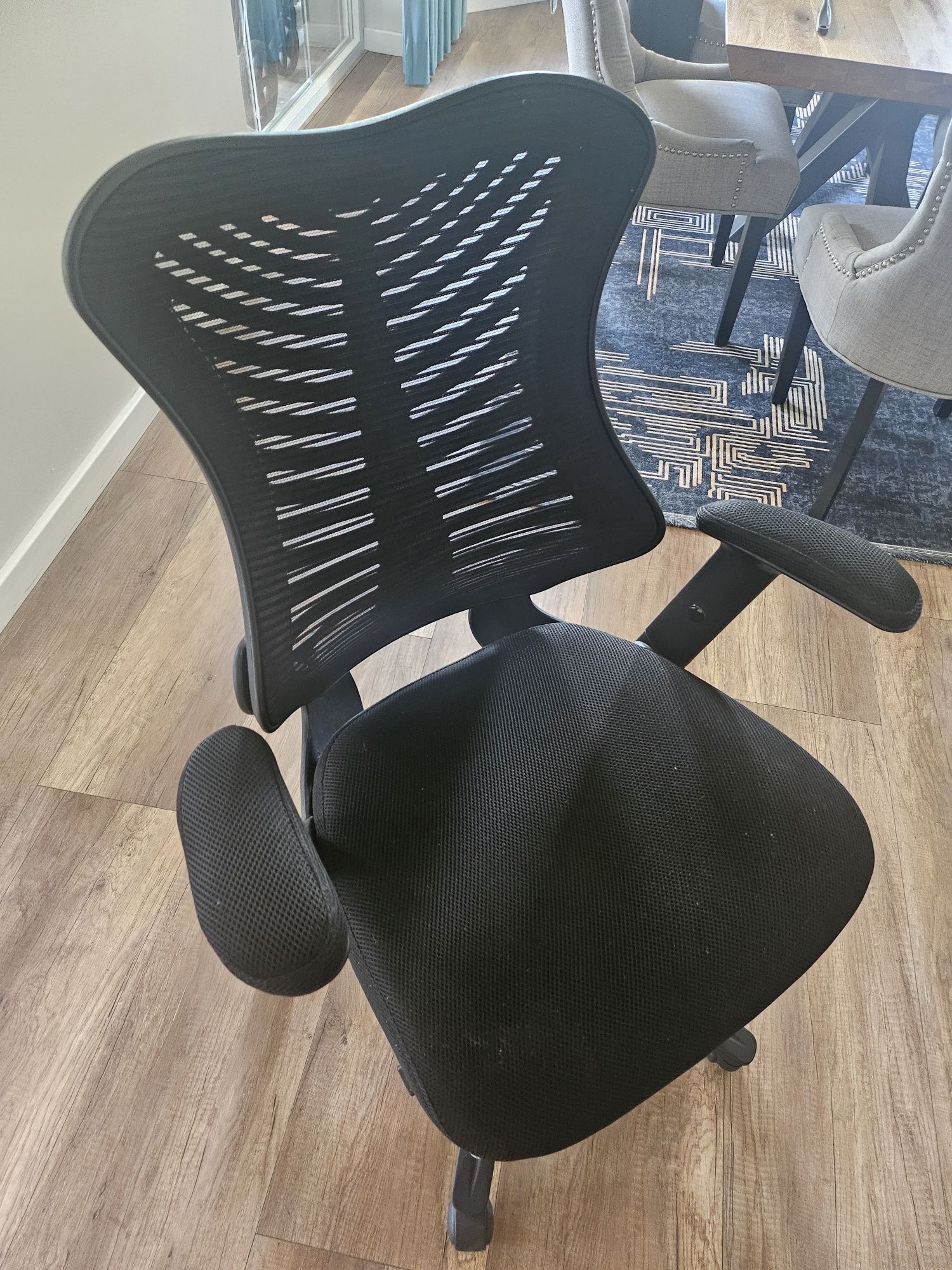 Fotel biurowy ergonomiczny