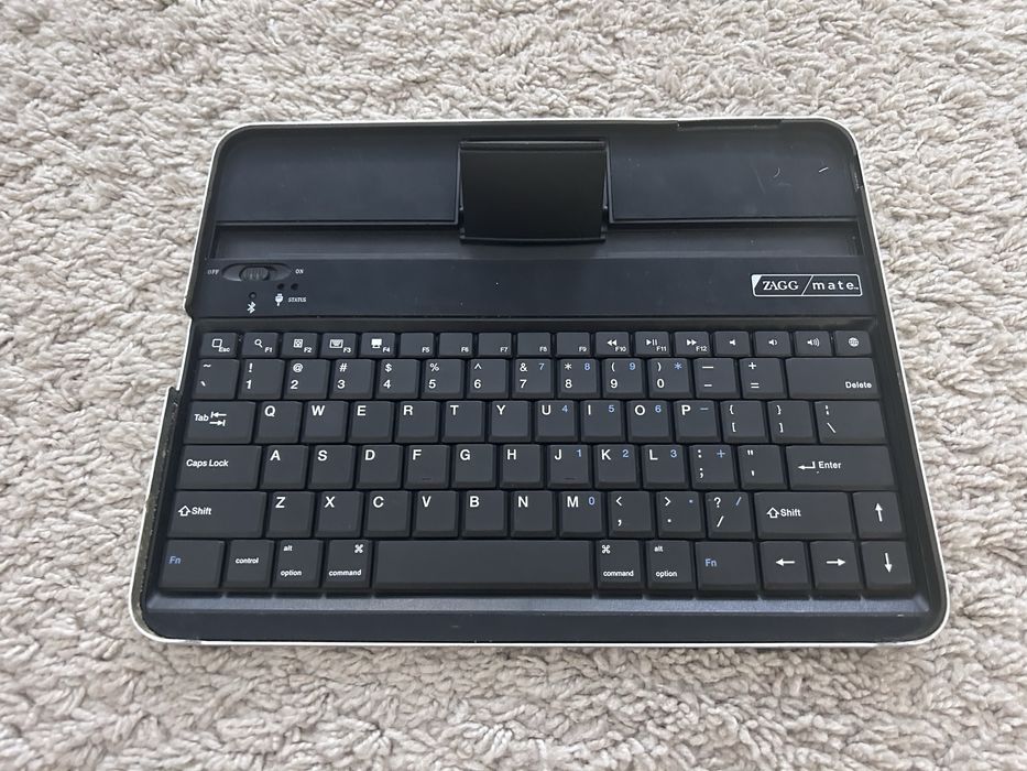 Ipad antigo mas funcional com capa de teclado