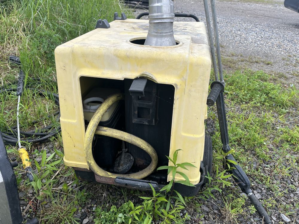 Myjka cisnieniowa Karcher HDS 690 z podgrzewaniem wody
