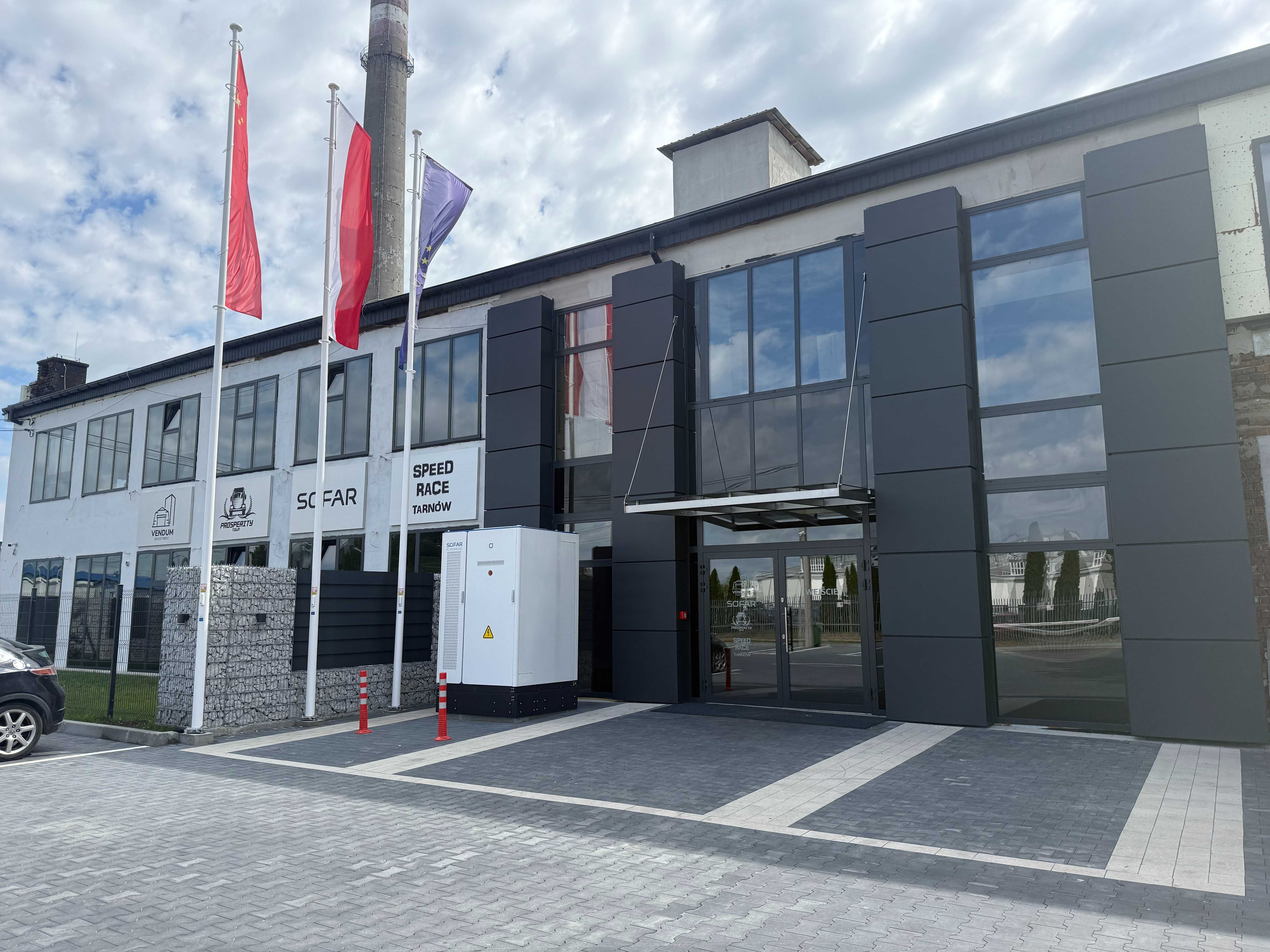 Hala przemysłowo-magazynowa z rampą o powierzchni 784,1 m² + biura