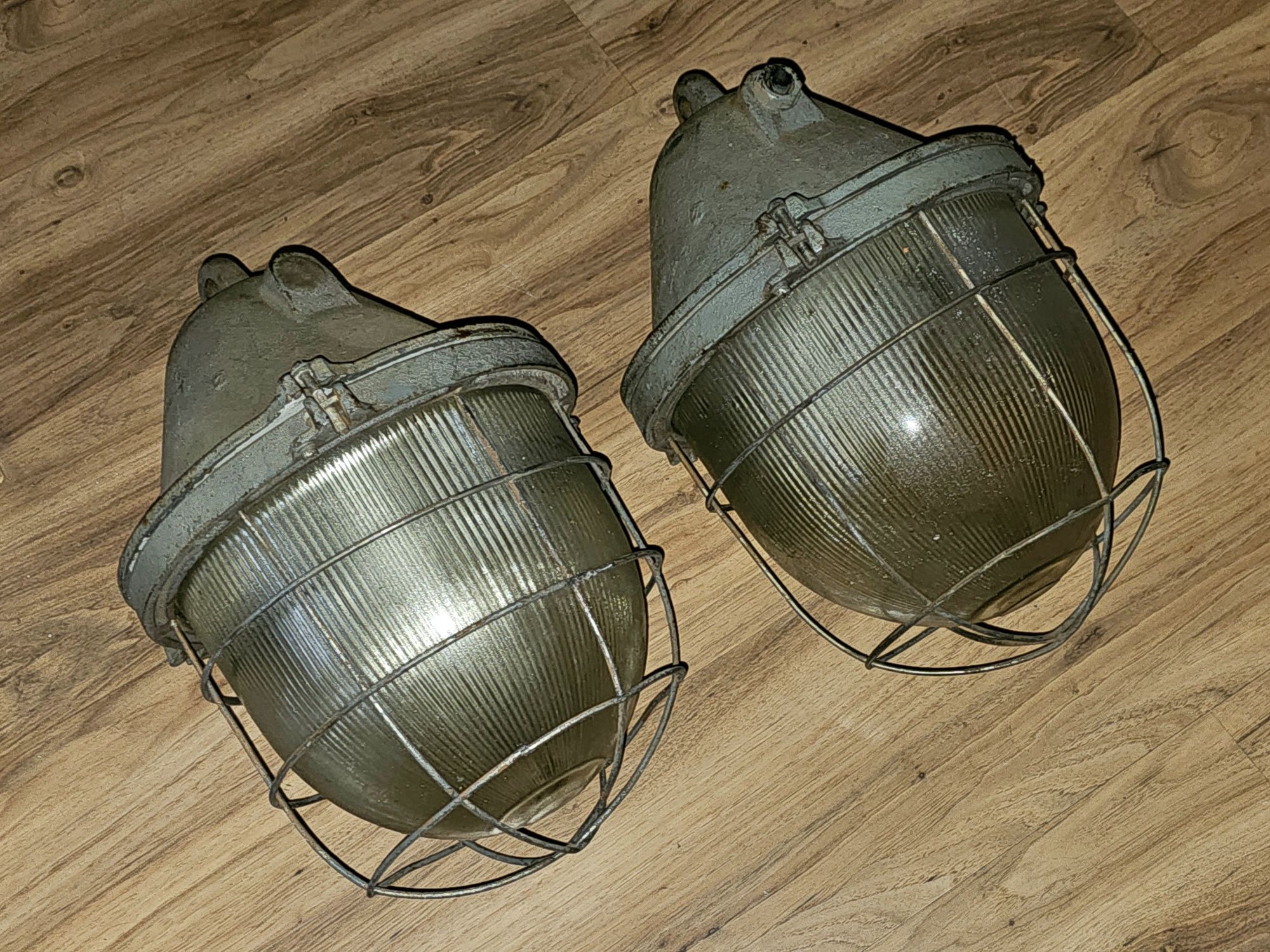 Stare lampy przemysłowe 2 szt.