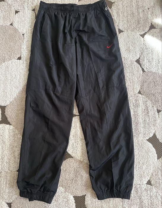 Нейлонові штани Nike