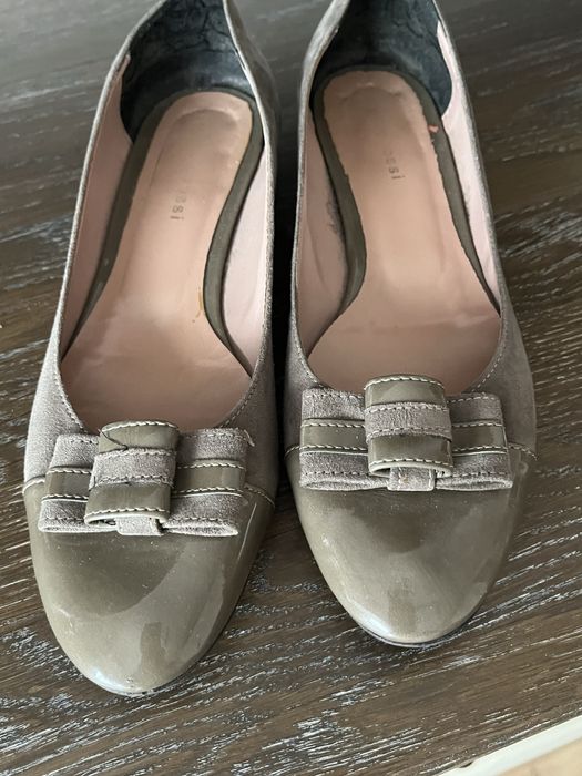 Buty z nubuku  bezowe  gino rossi  rozmiar 38