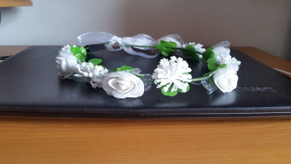 Coroa flores brancas