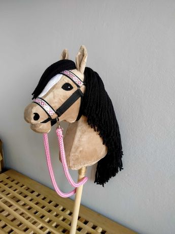 Hobby horse, konik na kiju, bułany