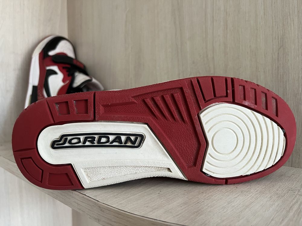 Jordan retro 34 розмір.Кросівки оригінал.