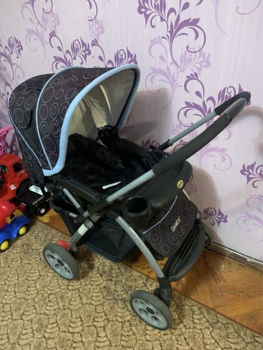 Продам прогулянкову коляску з перекидною ручкою