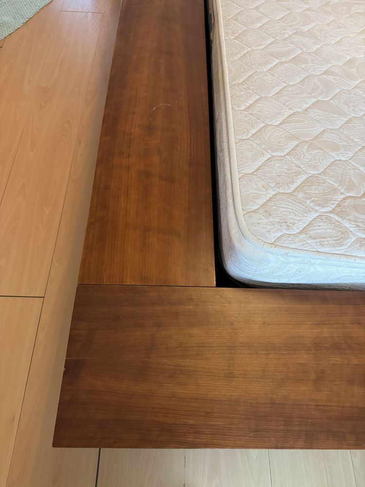 Cama tipo Japonesa + 2 mesas cabeceira