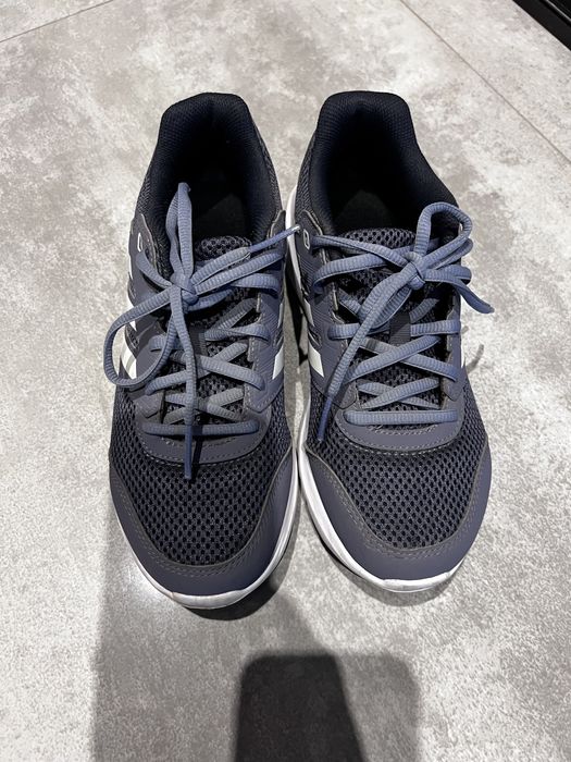 Кросівки adidas в хорошому стані