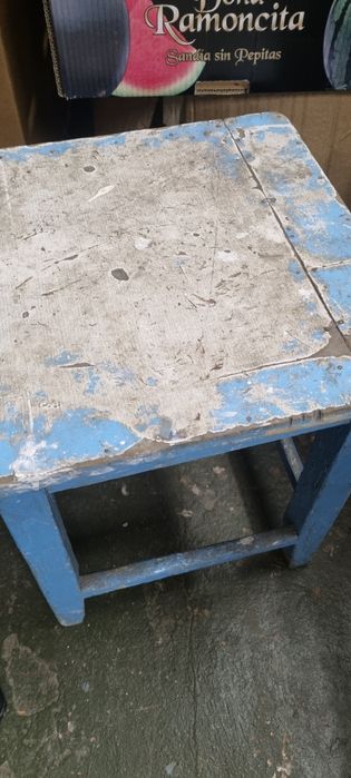 Stołek taboret drewniany