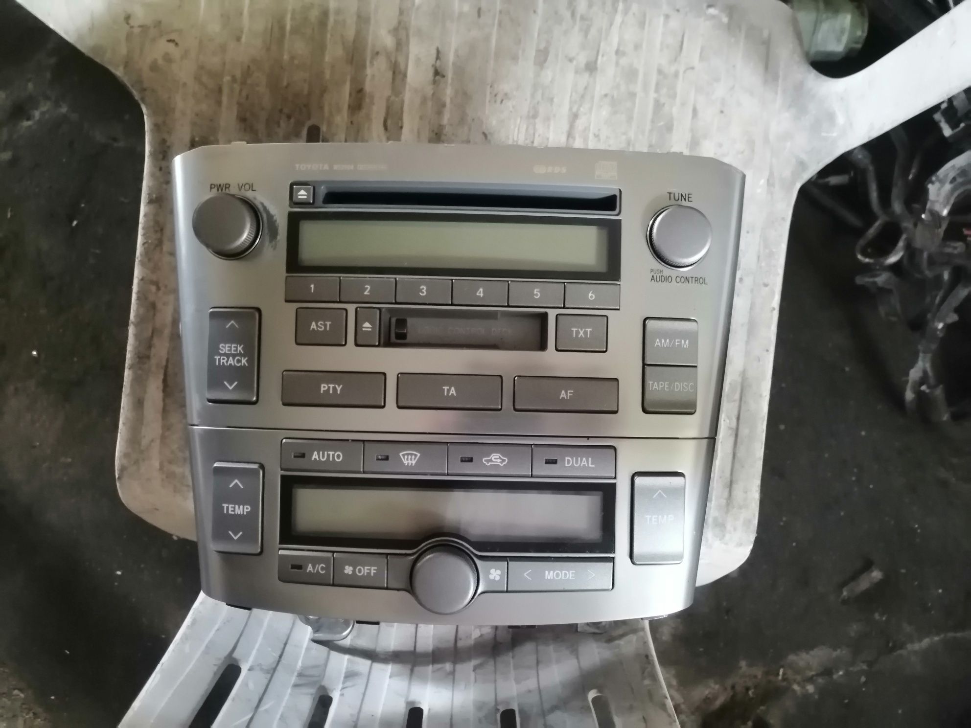 Toyota avensis t25 radio panel climatronik wyswietlacz przyciski