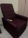 Poltrona de massagens reclinável tecido roxo
