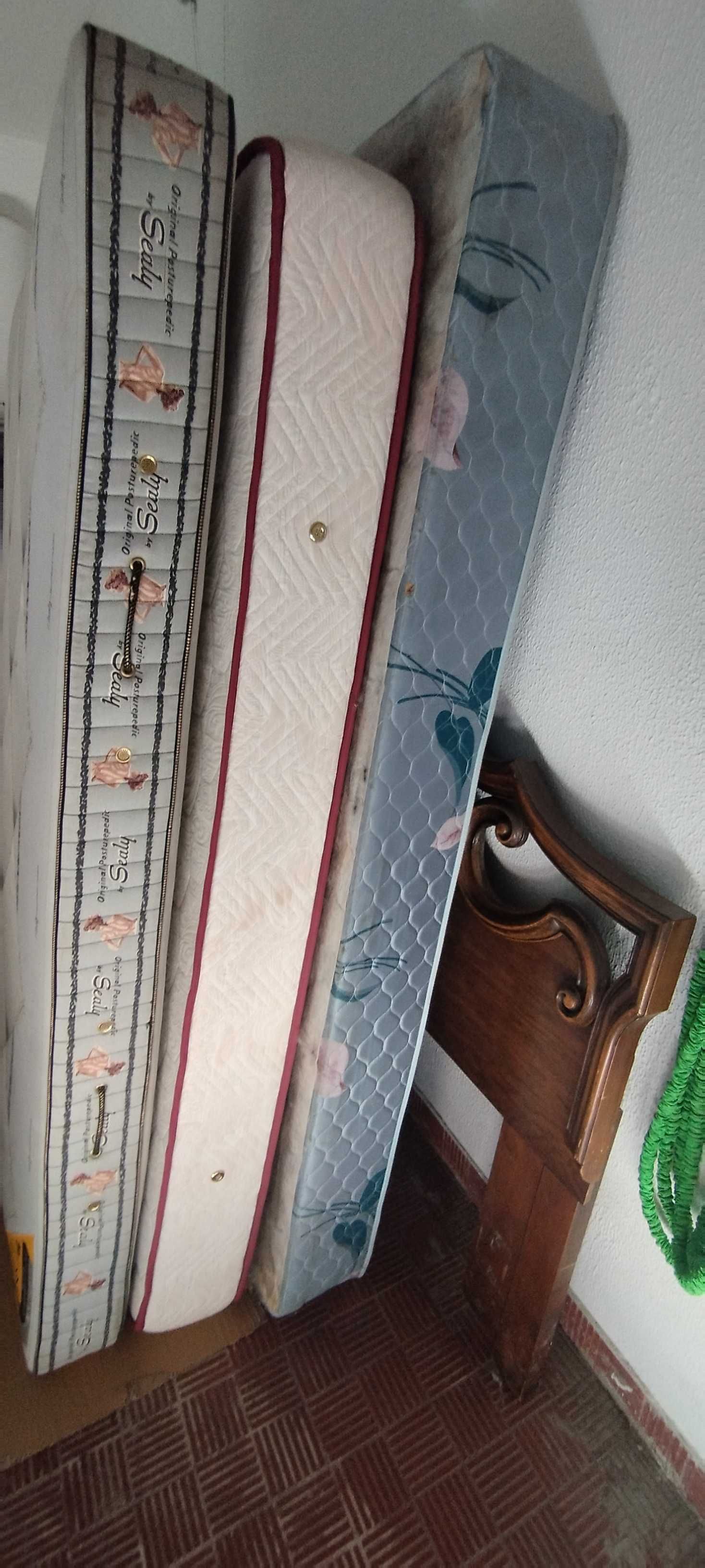 Cama de casal modelo antigo
