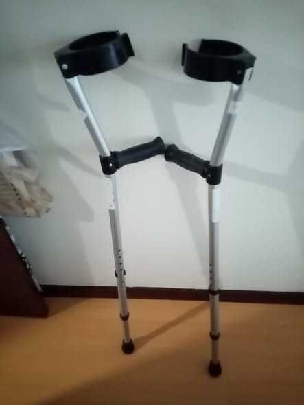 Vendo par de muletas