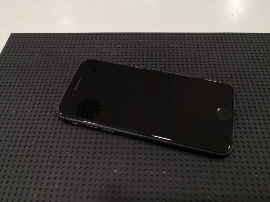 DOBRY STAN Telefon Apple Iphone 8 64GB Czarny / Black DZIERŻONIÓW